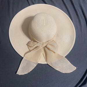 Milani Cream Wide-Brim Straw Hat with Bow- perfect for vacation!